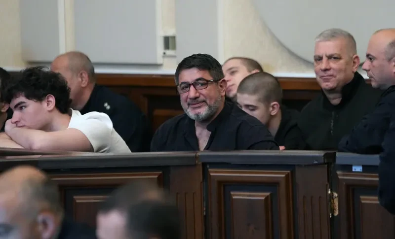 გამომძიებელი - ვეფხია კასრაძე და ვასილ კაძელაშვილი საუბრობდნენ, როგორ დაეზიანებინათ კალაძის და მისი ოჯახის წევრების ქონება - კერძოდ, „შპრიცით“ მიესხათ ბენზინი და ცეცხლი წაეკიდებინათ, ასევე მოეხდინათ დივერსია - დახვედროდათ 200 კაცი და დაეხოცათ ადამიანები