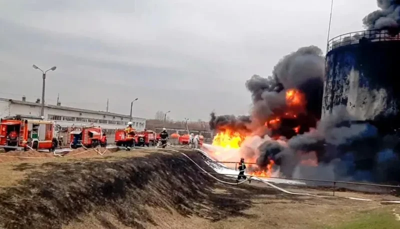 ნოვგოროდის ოლქში ქიმიურ ქარხანაზე დრონებით თავდასხმა განხორციელდა, - ინფორმაციას უკრაინული მედია რუსულ „ტელეგრამ“ არხებზე დაყრდნობით ავრცელებს.