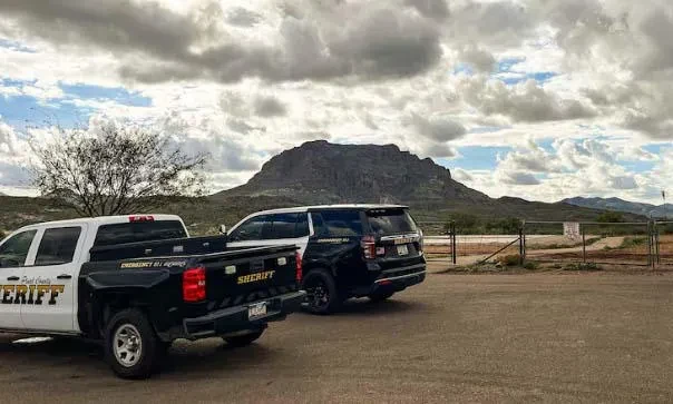 აშშ-ის არიზონას შტატში ვერტმფრენის ჩამოვარდნის შედეგად 4 ადამიანი დაიღუპა.  აშშ-ის ფედერალური საავიაციო ადმინისტრაციის ცნობით, კერძო ვერტმფრენი ქალაქ ფინიქსის მახლობლად მთებში ჩამოვარდა.  თვითმხილველების განცხადებით, ვერტმფრენი კლდეზე სლექლაინისთვის გაბმულ თოკს შეეჯახა, რის შემდეგაც კონტროლი დაკარგა.