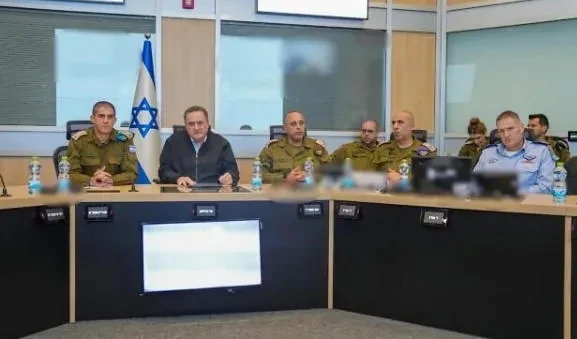 თუ ლიბანი „ჰეზბოლას“ თავდასხმებს არ შეაჩერებს, მაშინ ამას ისრაელი თავად გააკეთებს, - ამის შესახებ ისრაელის თავდაცვის მინისტრმა, ისრაელ კაცმა განაცხადა.  ისრაელ კაცის ცნობით, მან და ისრაელის პრემიერ-მინისტრმა, ბენიამინ ნეთანიაჰუმ ისრაელის თავდაცვის ძალებს უბრძანეს, რომ „ლიბანში მოქმედების გაფართოებისთვის მოემზადონ“.  ცნობისთვის, ლიბანის ხელისუფლების ინფორმაციით, ისრაელსა და „ჰეზბოლას“ შორის კონფლიქტის განახლების შემდეგ ლიბანში ისრაელის დარტყმების შედეგად 600-ზე მეტი ადამიანი დაიღუპა.