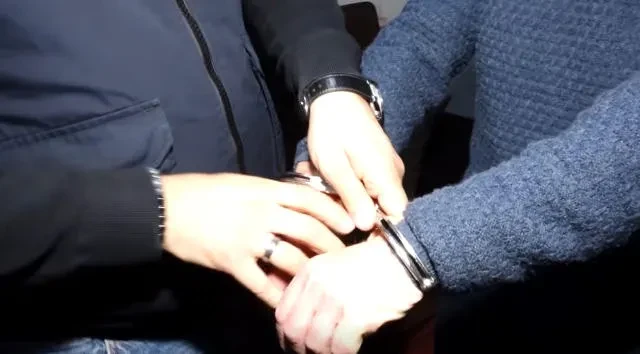 შინაგან საქმეთა სამინისტროს ინფორმაციით, ყაჩაღობის ბრალდებით 1 პირი დააკავეს.  ბრალდებულმა მარნეულის მუნიციპალიტეტში მცხოვრები 1962 წელს დაბადებული ა.პ. დანის მუქარით დააყაჩაღა, ძვირფასეულობა, 14 000 ლარი გაიტაცა და შემთხვევის ადგილიდან მიიმალა.