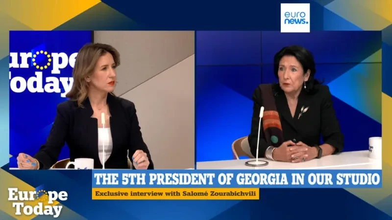 📍"ყველაფერი, რაც დღეს საქართველოში ხდება, ქვეყანას ევროპული გზიდან და ევროპული რეფორმებიდან აშორებს" - ამის შესახებ საქართველოს მეხუთე პრეზიდენტმა, სალომე ზურაბიშვილმა „ევრონიუსთან“ ინტერვიუში განაცხადა.