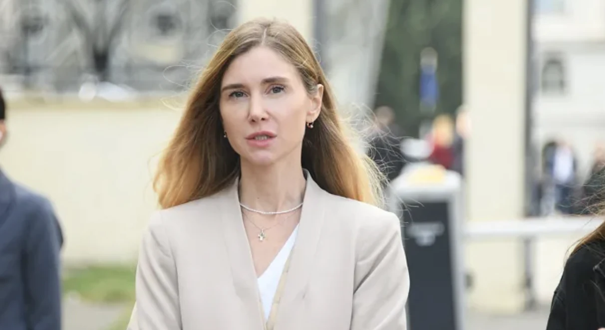 ტრუსკავეც -მდინარაძე, რომელიც სახელმწიფო უსაფრთხოების გარდა ყველაფერს იცავს და სინამდვილეში, პროპაგანდისტების უსტაბაშია, ისევე როგორც მისი ბნელი პატრონი, უნდა გავაწბილო: "ერთიანი ნაციონალური მოძრაობის" დელეგატებმა წარმომადგენლობითი ყრილობით, დემოკრატიული მანდატით ეს უდიდესი პასუხისმგებლობა მომანდეს და მე ბრძოლის ველიდან გაქცევას არ ვაპირებ. ვიბრძვით გამარჯვებამდე! - ამის შესახებ განცხადება „ნაციონალური მოძრაობის“ თავმჯდომარემ თინა ბოკუჩავამ გაავრცელა