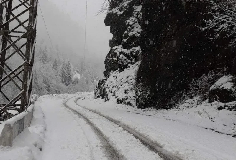 ქუთაისი-წყალტუბო-ცაგერი-ლენტეხი-ლასდილის და ზუგდიდი-ჯვარი-მესტია-ლასდილის გზების ცალკეულ მონაკვეთებზე ავტოტრანსპორტის მოძრაობის შეზღუდვები დაწესდა
