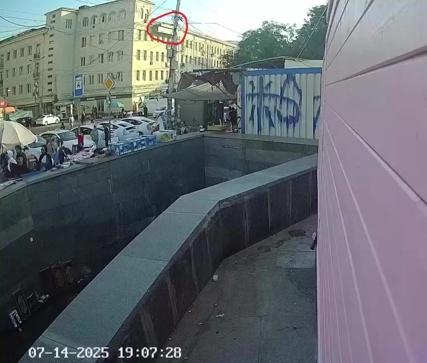ვრცელდება სადგურის მოედანზე შენობის ჩამონგრევის მომენტის ამსახველი კადრები