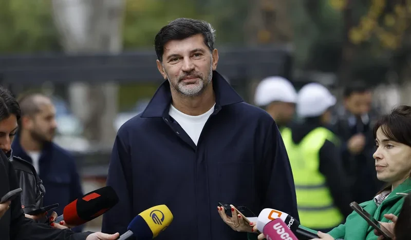 BBC-ის მიერ გავრცელებული ინფორმაცია ჩვეულებრივი სისულელეა - თუ კი, რაიმე სიბინძურე შეიძლება, ყველაფერს კადრულობენ, - ამის შესახებ თბილისის მერმა კახა კალაძემ, დღეს ქართველ ჟურნალისტებთან, BBC-ის მიერ გამოქვეყნებული მასალის შეფასებისას განაცხადა.