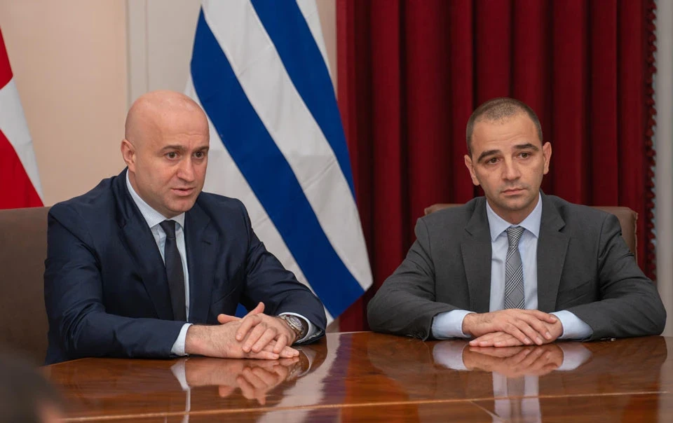 სულხან თამაზაშვილმა ბათუმის მერის მოვალეობის შემსრულებლად თანამშრომლებს გიორგი ცინცაძე წარუდგინა