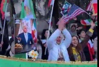 საქართველოში მცხოვრები ირანის მოქალაქეები ირანის საელჩოსთან ირანელი ხალხის მხარდამჭერ აქციას მართავენ.  ისინი ირანში, აშშ-ისა და ისრაელის მიერ განხორციელებულ იერიშს ზეიმობენ.  აქციის მონაწილეებს მიტანილი აქვთ ამერიკისა და ირანის დროშები. ისმის შეძახილები „გამარჯვება“, გამარჯვება“.