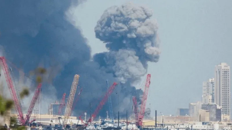 აბუ-დაბიში აფეთქებების ხმა ისმის, - ინფორმაციას Reuters-ი ავრცელებს.  გამოცემის ცნობით, აფეთქება ზაიედის საერთაშორისო აეროპორტთან ახლოს მოხდა.  არაბთა გაერთიანებული საამიროების საგანგებო სიტუაციების სამსახურის განცხადებით, „საჰაერო თავდაცვის სისტემები რაკეტების საფრთხის წინააღმდეგ მოქმედებენ“.  საჰაერო განგაშის სირენების ხმა ისმის ბაჰრეინშიც.