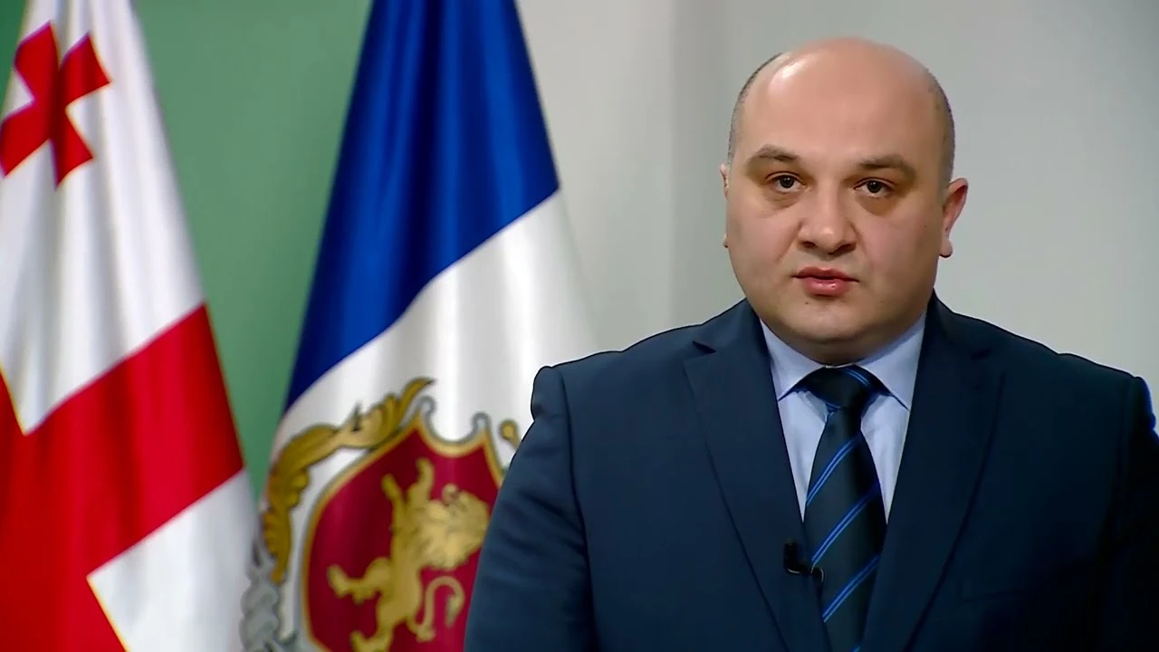 ალექსანდრე დარახველიძე სასამართლოსთან დაკავებულებზე - დაკავების დროს წინააღმდეგობის გაწევა მოხდა, პოლიციელებს ყავაც კი შეასხეს