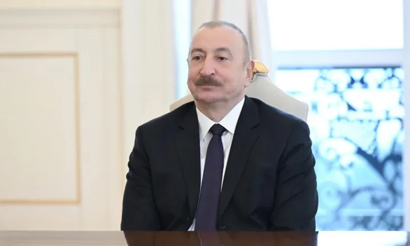 სამიტში ჩემი მონაწილეობა ნათლად აჩვენებს, რომ აზერბაიჯანსა და სომხეთს შორის მშვიდობა რეალობაა, - ამის შესახებ აზერბაიჯანის პრეზიდენტმა ილჰამ ალიევმა სომხეთში მიმდინარე ევროპული პოლიტიკური გაერთიანების სამიტზე ვიდეო ფორმატით სიტყვით გამოსვლისას განაცხადა. „ჩვენ მხოლოდ ცხრა თვეა, რაც მშვიდობიანად ვცხოვრობთ და ვსწავლობთ მშვიდობიან ცხოვრებას“, - აღნიშნა ალიევმა.  მისი თქმით, სომხეთი და აზერბაიჯანი უკვე ხედავენ მშვიდობის პრაქტიკულ სარგებელს.