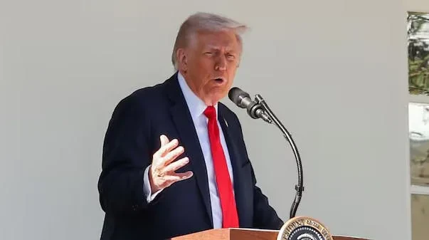 ზელენსკის არაფერი აქვს, ვიდრე მე არ დავამტკიცებ, - ამის შესახებ, დონალდ ტრამპმა Politico-სთან ინტერვიუში განაცხადა.  მისი განცხადებით, კვირას ფლორიდაში დაგეგმილ შეხვედრაზე უკრაინის პრეზიდენტთან, ვოლოდიმირ ზელენსკისთან სამშვიდობო შეთანხმების წინადადებას განიხილავს.