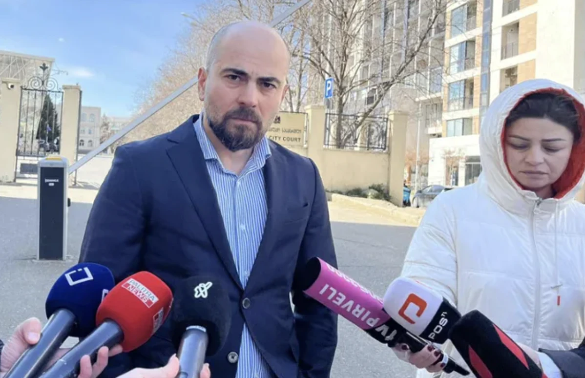 აშკარაა, რომ ირანის ისლამური რესპუბლიკის გავლენა საქართველოში, სამწუხაროდ, ძალიან შორს წავიდა. ეს არის პრობლემა საქართველოსთვის. რეაგირებას ეგ საჭიროებს და არა ის საჯაროდ ცნობილი ფაქტები, რომელიც სხვა კვლევაშია მიმოხილული, თუ კიდევ რომელ კვლევაში და სტატიაში, - ამის შესახებ „საბჭოთა წარსულის კვლევის ლაბორატორიის“ წევრმა, გიორგი კანდელაკმა საქალაქო სასამართლოსთან ჟურნალისტებს განუცხადა.