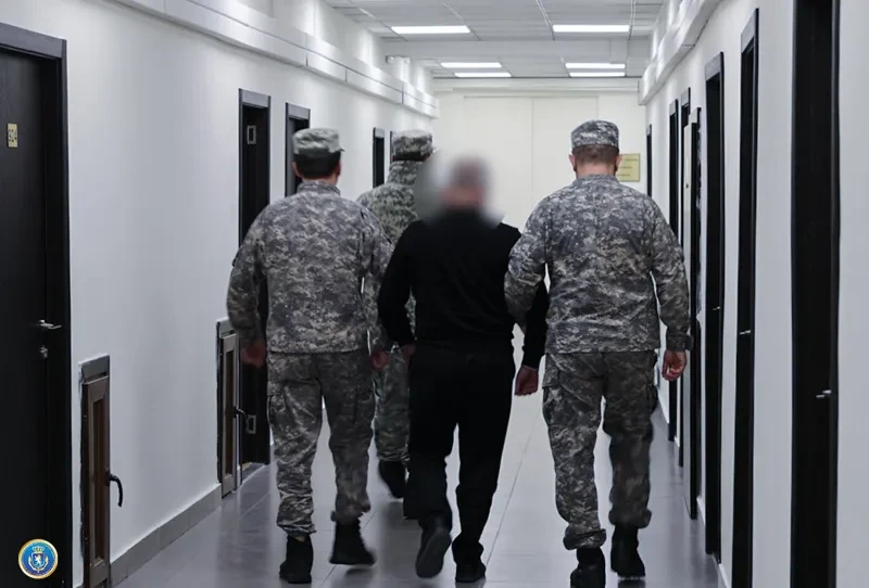 საგამოძიებო სამსახურმა ბაკურიანში, უნებართვოდ აშენებული სასტუმრო-აპარტამენტების რეალიზაციის შედეგად უკანონო შემოსავლის მიღების ფაქტზე „კრისტალ ჯგუფის” ხელმძღვანელი დააკავა