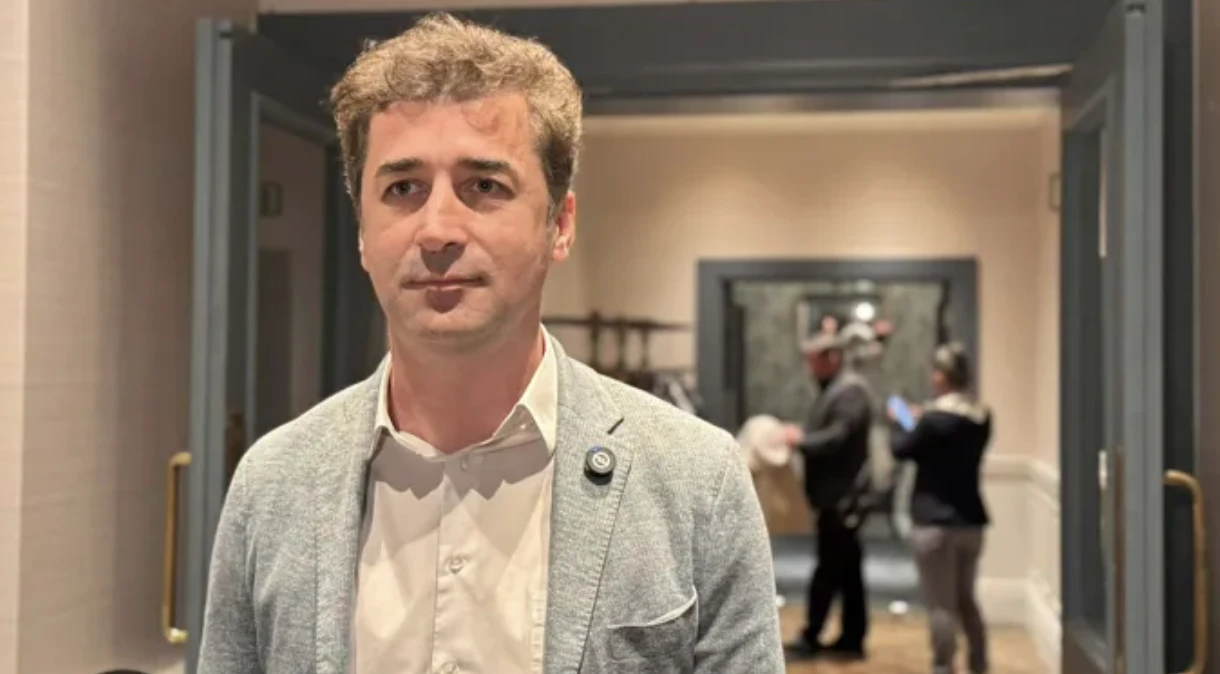 ეუთო საქართველოს დე-ფაქტო მთავრობას მოუწოდებს, უარი თქვას პოლიტიკური პარტიების აკრძალვაზე, ასევე, ისინი აღნიშნავენ პოლიტიკური პატიმრების პრობლემას ამ ქვეყანაში. ეს არის ის საკითხები, რომელთა ფონზეც კონსტრუქციული დიალოგი უბრალოდ შეუძლებელია, - ამის შესახებ „თავისუფლების მოედნის“ პოლიტიკურმა მდივანმა, ირაკლი ქობალიამ ჟურნალისტებთან საუბრისას აღნიშნა.  მისივე შეფასებით, „ქართულ ოცნებას“ დიალოგისთვის მზაობის გამოხატვა შეუძლია იმ პრობლემების ამოწურვით, რომელიც უკავშირდება პოლიტიკური პატიმრების საკითხს“.