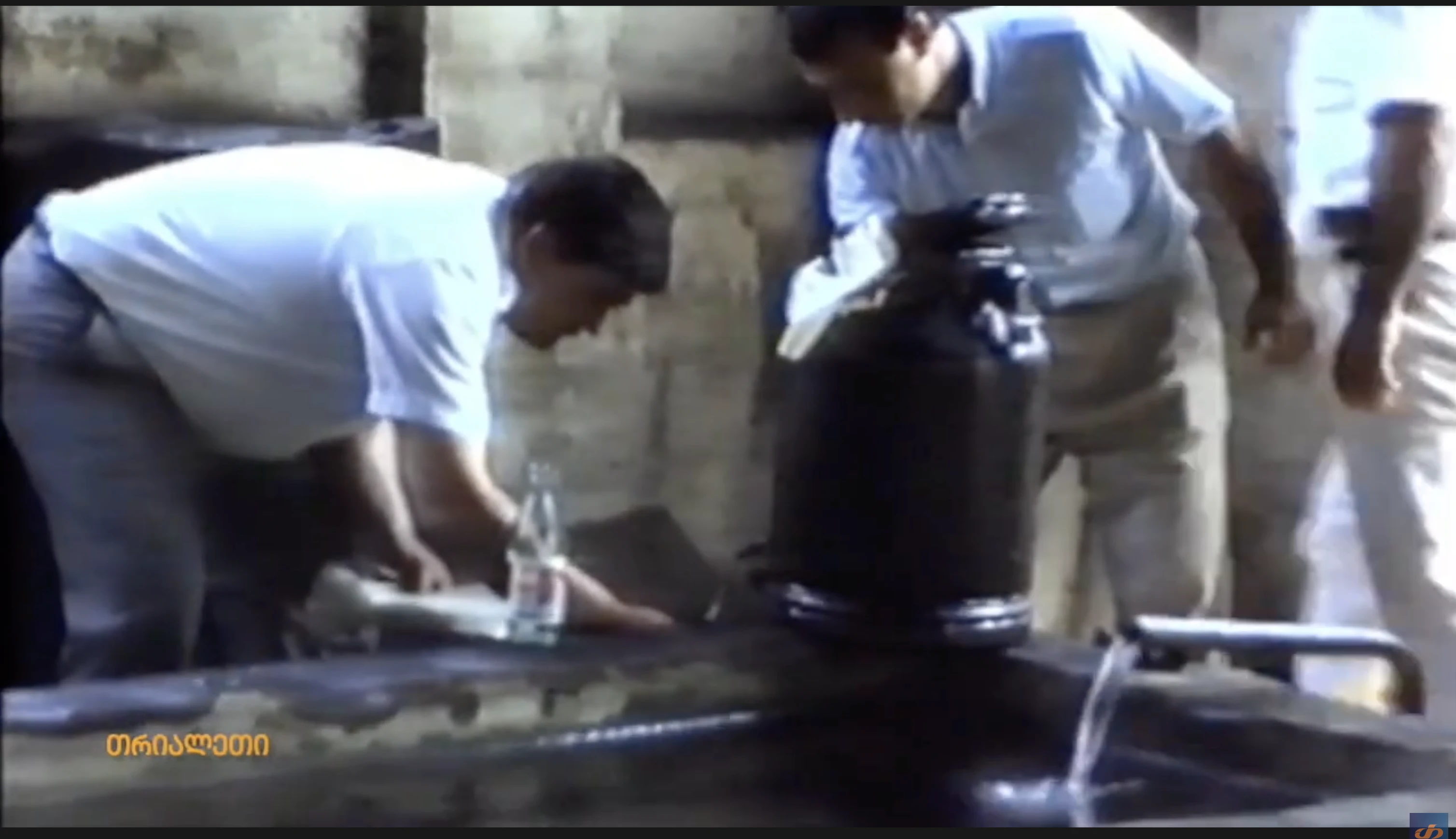 უკანონო ნავთობსახდელი ქარელში.  1993 წ. "თრიალეთის" არქივიდან.