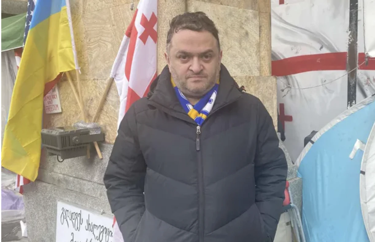 პარლამენტთან ამ დროისთვის ექვსი პირი შიმშილობს