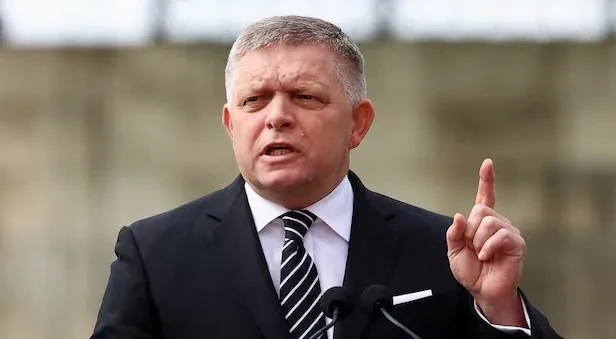 სლოვაკეთის პრემიერ-მინისტრის, რობერტ ფიცოს განცხადებით, არანაირ გარემოებებში არ დაუჭერს მხარს ევროკომისიის წინადადებას უკრაინისთვის, გაყინული რუსული აქტივების გამოყენებით, რეპარაციების სესხის გამოყოფასთან დაკავშირებით.