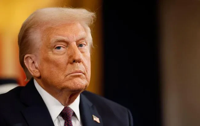 დონალდ ტრამპი ირანის „ისლამური რევოლუციის გუშაგთა კორპუსს“ იარაღის დაყრისკენ მოუწოდებს.  „ისლამური რევოლუციის გუშაგთა კორპუსს, შეიარაღებულ ძალებსა და პოლიციას მოგიწოდებთ, რომ იარაღი დაყაროთ. თქვენ სამართლიანად მოგექცევიან ან გარდაუვალი სიკვდილის წინაშე აღმოჩნდებით“, - აცხადებს დონალდ ტრამპი.