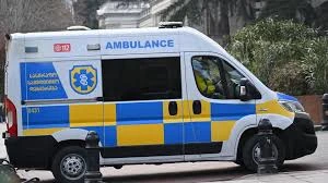 ზუგდიდში, თბილისის ქუჩაზე, დენის დარტყმის შედეგად 30 წლამდე მამაკაცი გარდაიცვალა. ის უცხო ქვეყნის მოქალაქეა.  არსებული ინფორმაციით, გარდაცვლილი მამაკაცი ელექტროგაყვანილობის სამუშაოებს ასრულებდა.