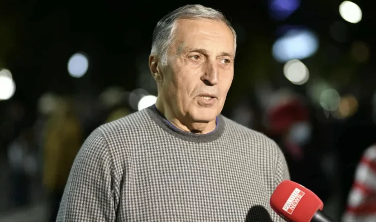 სიკეთე აუცილებლად გაიმარჯვებს ბოროტებაზე, სამშობლოს სიყვარული კი ღალატზე, - ამის შესახებ მომღერალ პაატა ბურჭულაძის პირად გვერდზე გამოქვეყნდა.  პაატა ბურჭულაძის განცხადებით, ახალი წელს ულოცავს ყველას, ვისაც სჯერა, რომ 2026 წელი საქართველოს ევროპული მომავლისთვის მებრძოლთათვის გამარჯვების მომტანი იქნება.