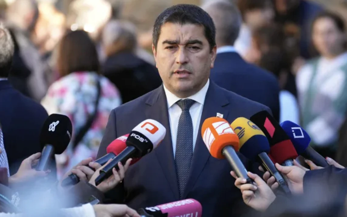 შალვა პაპუაშვილი - უცხოეთში მყოფი ჩვენი მოქალაქეების გამოყენების რისკია იმისთვის, რომ უცხო ძალებმა საკუთარი დღის წესრიგი გაატარონ - 2028 წლის 28 ოქტომბერს იქნება არჩევნები და ვისაც აქვს სურვილი, ხმა დააფიქსიროს, მოემზადოს და ჩამოვიდეს