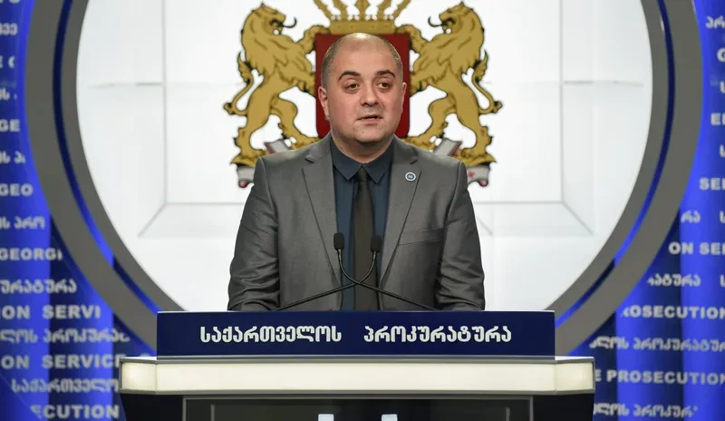 პროკურატურა - სტრატეგიული და განსაკუთრებული მნიშვნელობის მქონე ობიექტის ჯგუფურად ხელში ჩაგდების მცდელობის, ჯგუფური ძალადობის ორგანიზებისა და მასში მონაწილეობის ფაქტებზე კიდევ 13 პირს ბრალდება წარუდგინა