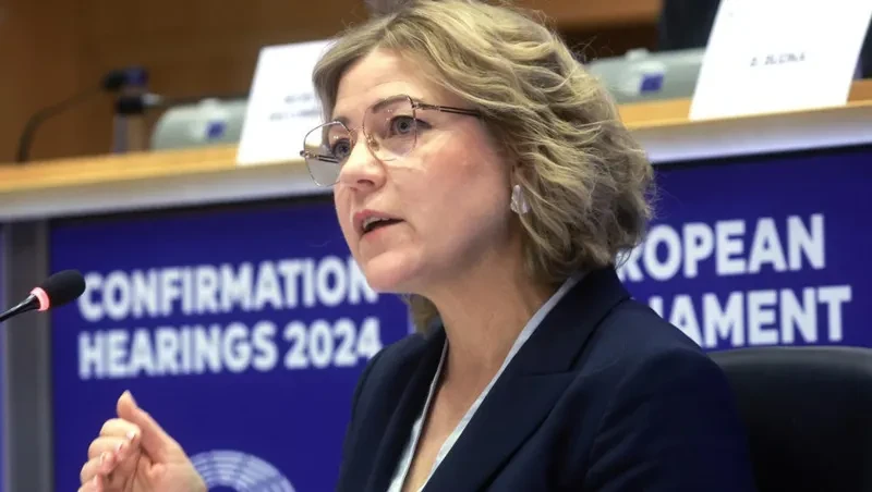 დღევანდელი გადაწყვეტილება წარმოადგენს პასუხს მშვიდობიანი მომიტინგეების, პოლიტიკური ოპონენტებისა და დამოუკიდებელი მედიის წინააღმდეგ ძალადობრივ რეპრესიებზე, - ასე ეხმაურება ევროკომისიის აღმასრულებელი ვიცე-პრეზიდენტი ტექნოლოგიური სუვერენიტეტის, უსაფრთხოებისა და დემოკრატიის საკითხებში ჰენა ვირკუნენი ქართული დიპლომატიური, სამსახურებრივი და ოფიციალური პასპორტების მფლობელებისთვის უვიზო მიმოსვლის შეჩერებას.