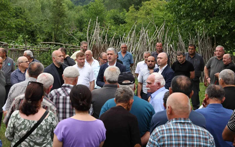 ოთარ შამუგია საჩხერის მუნიციპალიტეტში ადგილობრივ ფერმერებს შეხვდა