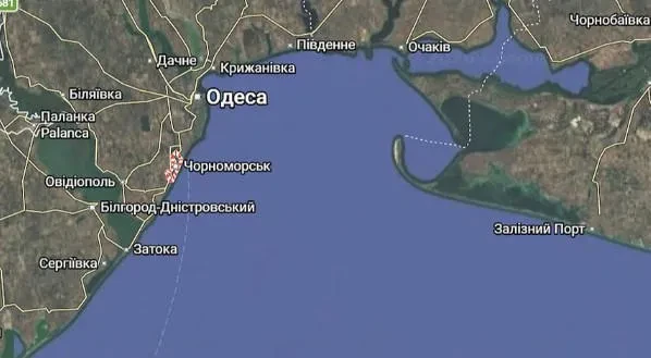 რუსებმა შავ ზღვაში პანამის დროშის ქვეშ მცურავ სამოქალაქო გემს დაარტყეს, რის შედეგადაც ეკიპაჟის წევრები დაშავდნენ, - ინფორმაციას უკრაინული მედია ოდესის ოლქის გუბერნატორზე ოლეგ კიპერზე დაყრდნობით ავრცელებს.  „4 მარტის საღამოს, უპილოტო საფრენმა აპარატმა შავ ზღვაში პანამის დროშის ქვეშ მცურავ სამოქალაქო გემს დაარტყა, როდესაც ის ჩერნომორსკის პორტიდან გადიოდა. გემს სიმინდი გადაჰქონდა. თავდასხმის შედეგად ეკიპაჟის წევრები დაშავდნენ“, - აღნიშნა კიპერმა.