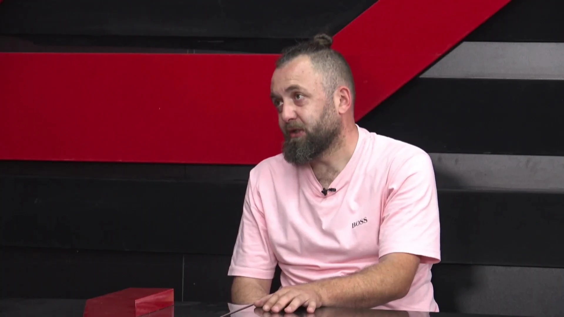 „იცოდნენ ჩემი პოლიტიკური შეხედულებები დღევანდელი ხელისუფლების მიმართ, იცოდნენ მამაჩემის შეხედულებებიც“. - ლაშა ჯიოშვილი მამის სამსახურიდან გათავისუფლების შესახებ.