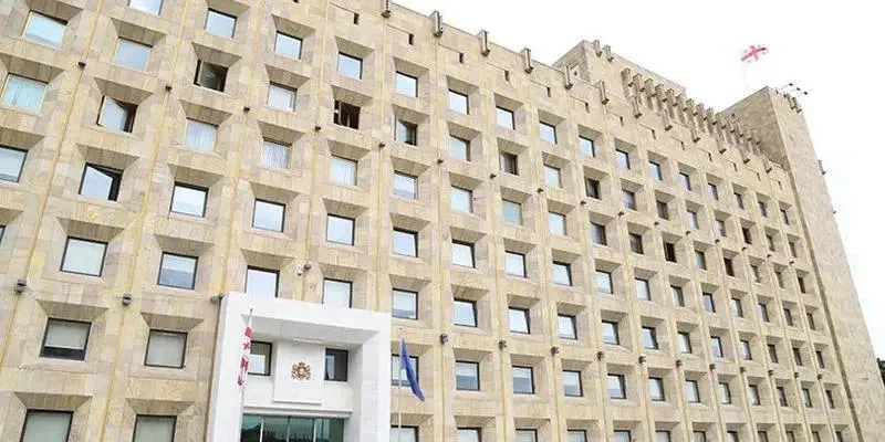 მთავრობის განკარგულებით, უკრაინაში მიმდინარე საომარი მოქმედებების გამო საქართველოში მცხოვრები უკრაინის მოქალაქეების ოჯახებზე 300-ლარიანი, ხოლო პირზე 45-ლარიანი დახმარების გაცემა 2026 წლის 1-ელ აპრილამდე გახანგრძლივდა