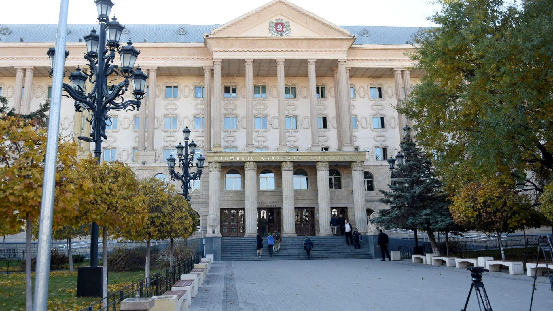 დავით გოგიჩაიშვილს, რომელსაც 18 ოქტომბრის აქციაზე, სახის დაფარვას ედავებიან, 6-დღიანი ადმინისტრაციული პატიმრობა შეეფარდა