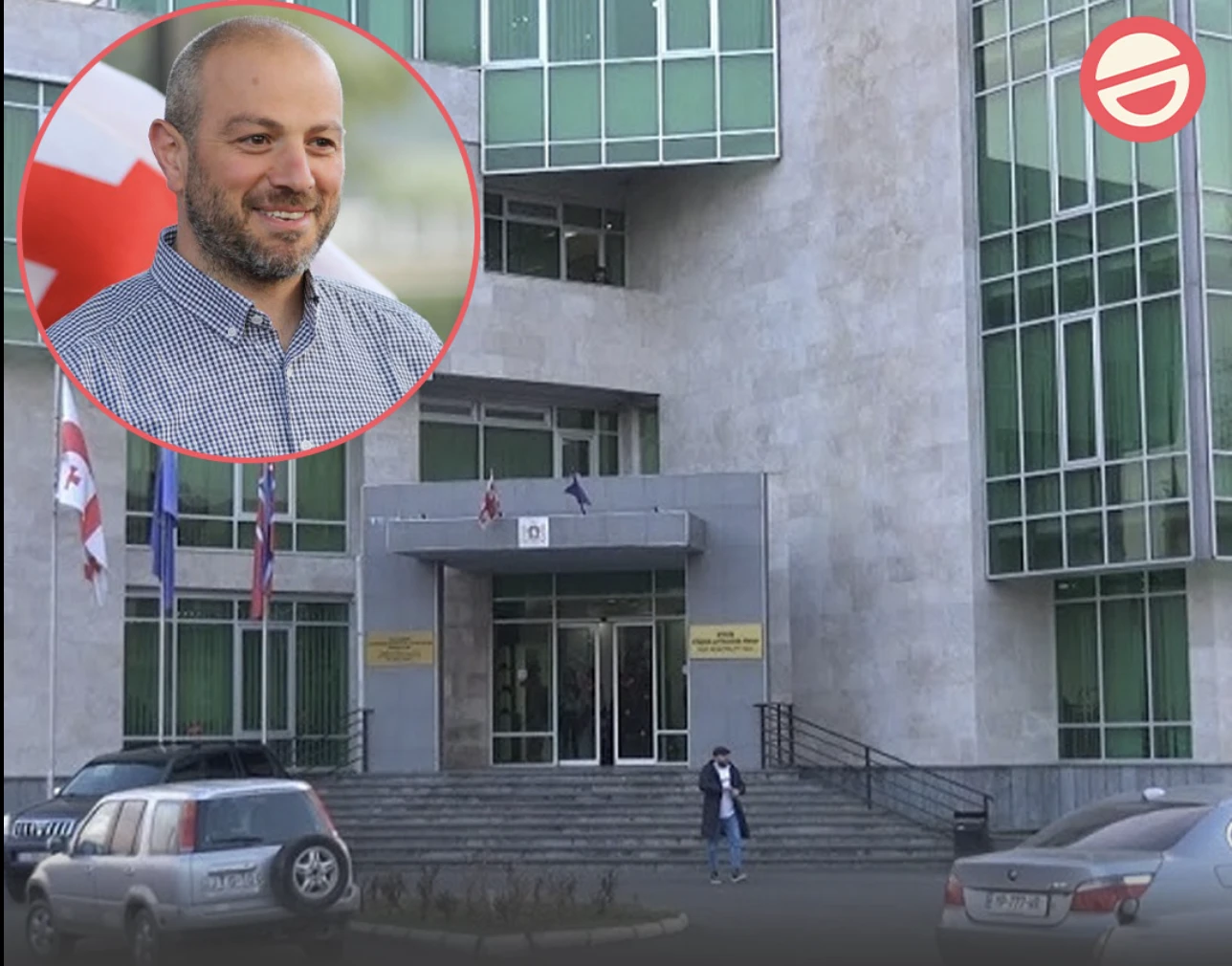 "სამუშაო დატვირთვის ზრდის" მიზეზით, გორის მერმა ჯერ მესამე მოადგილე დაიმატა, შემდეგ კი მისთვის პირველი კლასის მანქანა მოითხოვა, რასაც საკრებულო დათანხმდა.  მერის მოადგილის ხელფასი არის 5 125 ლარი, ხოლო საწვავის ლიმიტი - თვეში 400 ლიტრი.