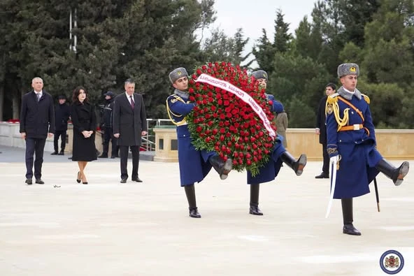 აზერბაიჯანში ოფიციალური ვიზიტის ფარგლებში, მაკა ბოჭორიშვილმა პატივი მიაგო აზერბაიჯანის ეროვნული ლიდერის, ჰეიდარ ალიევისა და მისი მეუღლის ხსოვნას