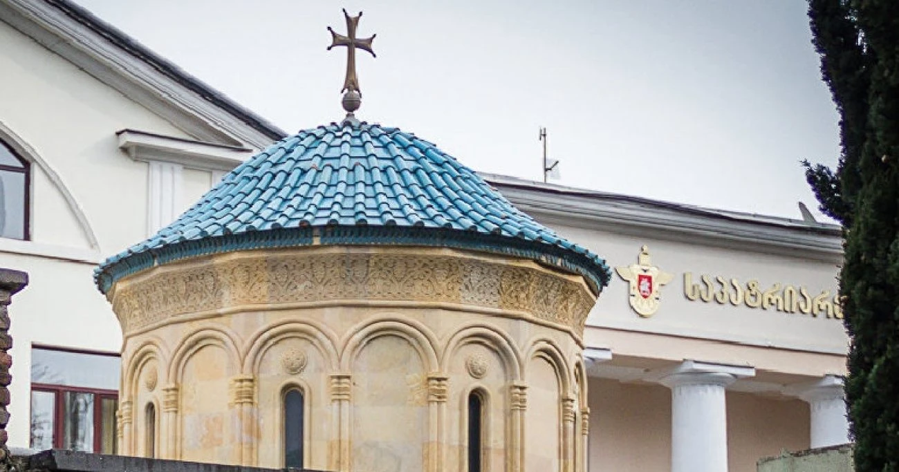 საქართველოს საპატრიარქოში წმინდა სინოდის სხდომა მიმდინარეობს, როგორც ცნობილია, მღვდელმთავრები საქართველოს კათოლიკოს-პატრიარქის ილია მეორის დაკრძალვის თაობაზე და მასთან დაკავშირებულ სხვადასხვა საკითხზე მსჯელობენ.