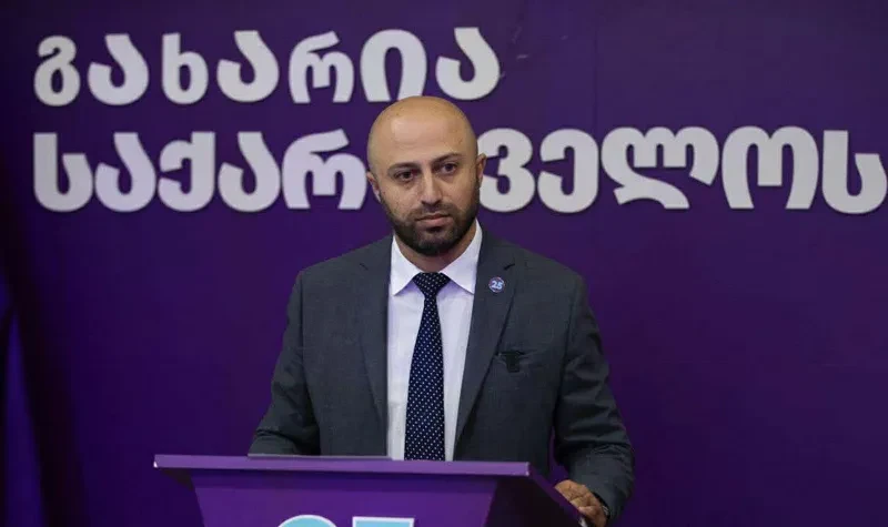 ბერდია სიჭინავა - ყოფილ პრემიერ მამუკა ბახტაძეს, თავდაცვის ყოფილ მინისტრს, სუსი-ს ყოფილ უფროსს, დაზვერვის სამსახურის უფროსს, ფინანსთა მინისტრს "ჩორჩანას საქმეზე" სასამართლოში მოსვლა და კითხვებზე პასუხის გაცემა მოუწევთ