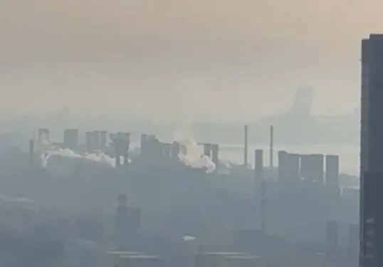 დუბაიში ხუთი აფეთქება მოხდა, - ინფორმაციას CNN-ი ავრცელებს.  CNN -ის ჟურნალისტების ცნობით, დუბაიში აფეთქებების ხმა გაისმა.  გამოცემა ვიდეოკადრებს ავრცელებს.  უცნობია, აფეთქებები ირანის სარაკეტო დარტყმების შედეგად მოხდა, თუ არაბთა გაერთიანებული საამიროების საჰაერო თავდაცვის სისტემების მიერ მათი ჩამოგდების შედეგად.