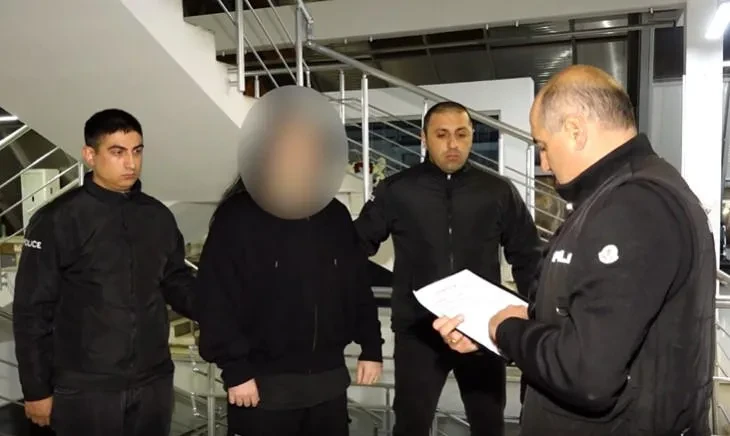 კახეთში მამაკაცს თანხის გამოძალვის მიზნით პირადი ცხოვრების ამსახველი ფოტო-ვიდეო მასალა სოციალურ ქსელში გაუვრცელეს, რის შემდეგაც მან სიცოცხლე თვითმკვლელობით დაასრულა - დაკავებულია ორი პირი