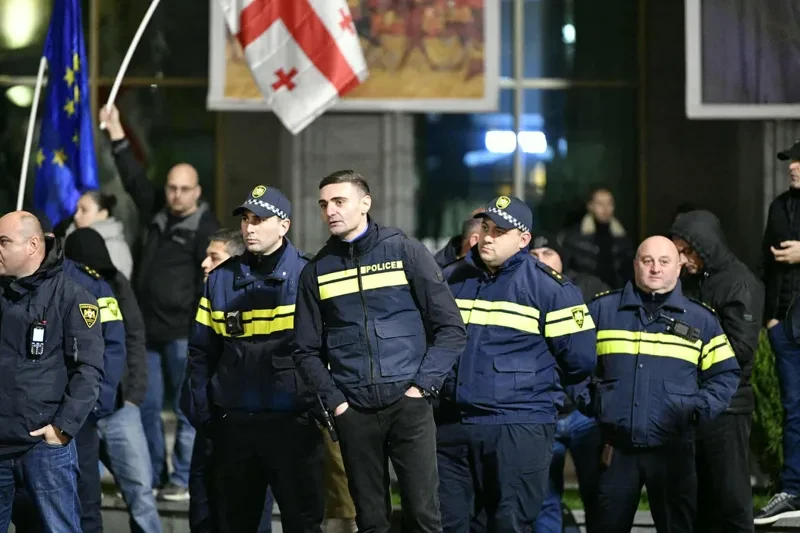 არსებული ინფორმაციით, პოლიციამ აქციის რამდენიმე მონაწილე დააკავა