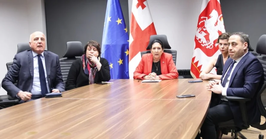 სალომე ზურაბიშვილი აცხადებს, რომ 26 მაისთან დაკავშირებით „წინააღმდეგობის მოძრაობამ“ უცხოელი მეგობრები მოიწვია