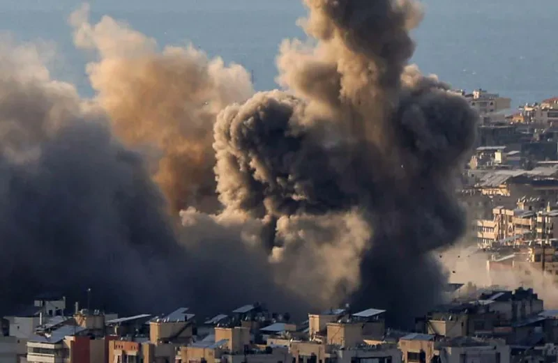 ირანში კონფლიქტის დაწყების შემდეგ 5000-ზე მეტი ბომბი ჩამოვაგდეთ, - განცხადებას ისრაელის საჰაერო ძალები ავრცელებს.  ისრაელის საჰაერო ძალების განცხადებით, „ავიაგამანადგურებლები ირანის თავზე საჰაერო უპირატესობის გაძლიერებას აგრძელებენ“.  განცხადებაში აღნიშნულია, რომ „განსაკუთრებული აქცენტი თეირანზე კეთდება“.