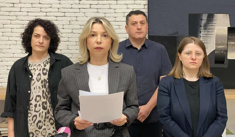 არასამთავრობო ორგანიზაციები - გამოვხატავთ აღშფოთებას პოლიციის შენობაში მომხდარი წამების ფაქტის გამო, რასაც ალან ყაყიტაშვილის სიკვდილი მოჰყვა - დღეს, 2025 წელს, პოლიციის შენობებში კვლავ კლავენ ადამიანებს