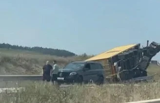 (ვიდეო) სურამთან სატვირთო გადაბრუნდა
