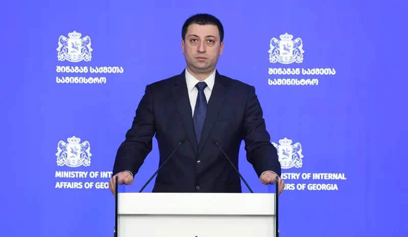 მთელი ქვეყნის მასშტაბით ჩატარებული ოპერატიული ღონისძიებებისა და საგამოძიებო მოქმედებების შედეგად, ნარკოდანაშაულის ბრალდებით დაკავებულია 84 პირი და ამოღებულია სხვადასხვა სახის განსაკუთრებით დიდი ოდენობით ნარკოტიკული და ფსიქოტროპული საშუალებები, ასევე ცეცხლსასროლი იარაღი და საბრძოლო მასალა, - ამის შესახებ ცენტრალური კრიმინალური პოლიციის დეპარტამენტის დირექტორმა, დავით კიკნაძემ ბრიფინგზე განჰაცხადა.  მისი განმარტებით, დაკავებულებს შორის არიან როგორც საქართველოს, ასევე, უცხო ქვეყნის მოქალაქეები.