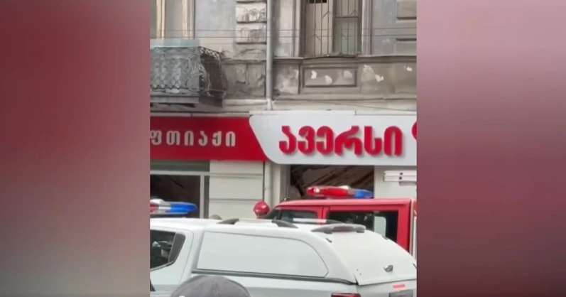 თბი­ლის­ში, და­დი­ა­ნის ქუ­ჩა­ზე 3-სარ­თუ­ლი­ან სა­ცხოვ­რე­ბელ კორ­პუს­ში ია­ტა­კი ჩა­ინ­გრა