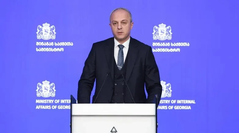 სამართალდამცავებმა ბოლო 48 საათის განმავლობაში, ნარკოდანაშაულის ბრალდებით 75 პირი დააკავეს.  შინაგან საქმეთა სამინისტროში გამართულ ბრიფინგზე მინისტრის მოადგილემ, გიორგი სახოკიამ განაცხადა, რომ ამოღებულია განსაკუთრებით დიდი ოდენობით ნარკოტიკი.