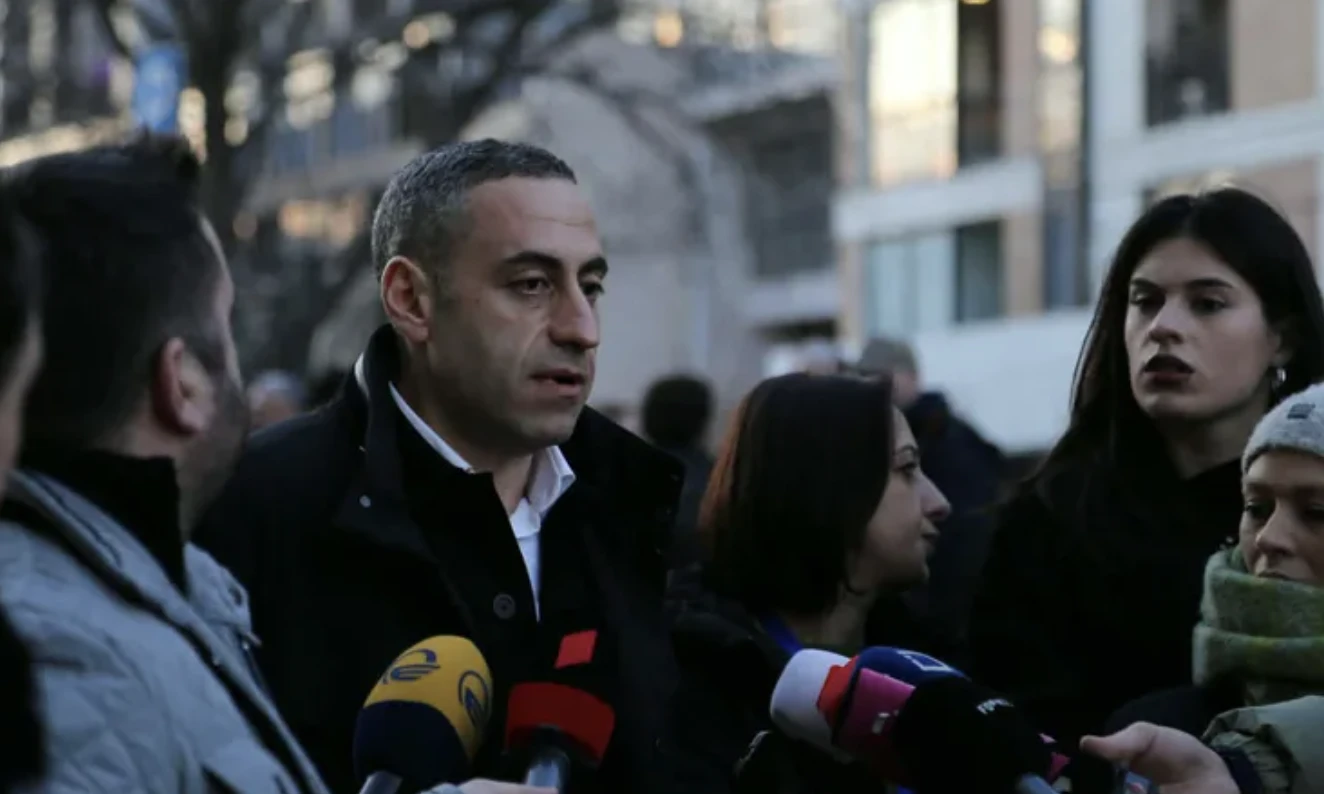 თბილისის საქალაქო სასამართლომ, მოსამართლე მზია გარშაულიშვილმა, "სტრატეგია აღმაშენებლის" ლიდერს, გიორგი ვაშაძეს ე.წ. საბოტაჟსა და უცხო ქვეყნისთვის მტრულ საქმიანობაში დახმარების გაწევის საქმეზე აღკვეთის ღონისძიების სახით 30 000-ლარიანი გირაო შეუფარდა.  ვაშაძეს საგამოძიებო უწყებისთვის პირადობისა და პასპორტის ჩაბარებაც დაევალა.