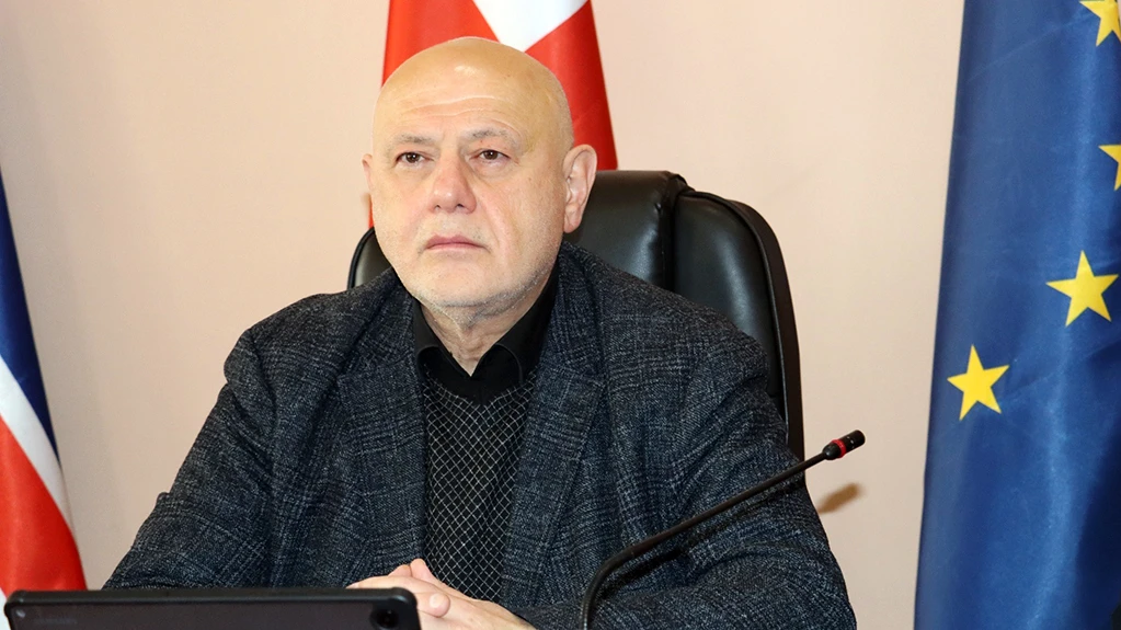 გორის საკრებულოს თავმჯდომარე - "რუსები აქ, როგორც მშვიდობისმყოფელები შემოვიდნენ და მადლობა ღმერთს, რომ შემოვიდნენ, ვინაიდან, მიშას ხულიგნები მთელ ქალაქს ძარცვავდნენ"