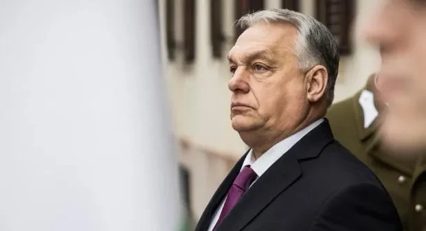 უნგრეთის პრემიერ-მინისტრის ვიქტორ ორბანის განცხადებით, ის ევროპის მიერ უკრაინისთვის დაფინანსების გამოყოფას დაბლოკავს იქამდე, ვიდრე კიევი მილსადენ „დრუჟბას“ არ აღადგენს, რომელიც უნგრეთს რუსული ნავთობით ამარაგებს.  ორბანმა ევროკავშირის მიერ უკრაინისთვის 90 მილიარდი ევროს ოდენობის დახმარების შესაძლო გამოყოფასთან დაკავშირებით დასმული კითხვის საპასუხოდ განაცხადა:  „არასდროს დავუჭერთ მხარს ბრიუსელის მიერ უკრაინისთვის რაიმე ფინანსური დახმარების გაწევას, სანამ უკრაინელები ნავთობს არ გამოუშვებენ“.